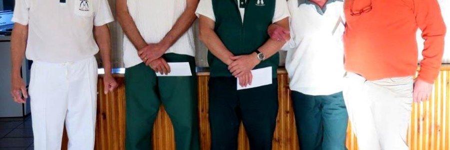 Vlnr: Archie Chambers (klubkaptein), Jan Fouche (skipper), Sonia Chambers, Chris Malec en Attie Louw (borg). Foto : Kim Breach